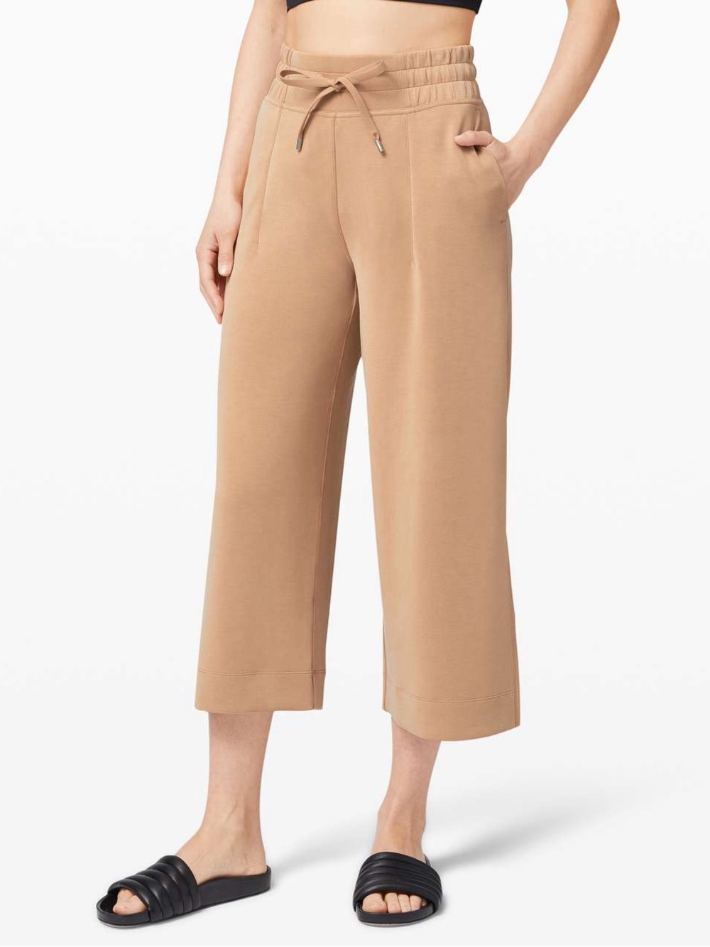 Lululemon Soft Ambitions High Rise Crop
Beech Wood Size 4